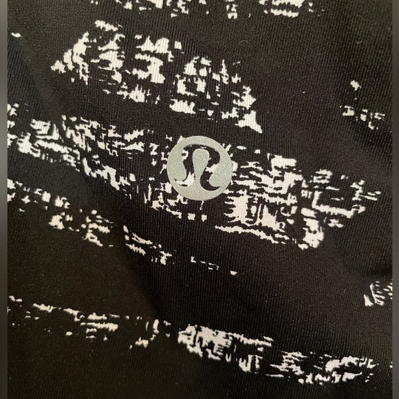 Lululemon Full-On Luxtreme Wunder Under
Legging, Hi-Rise, Graf Black White, Sz 6 - Picture 7 of 14